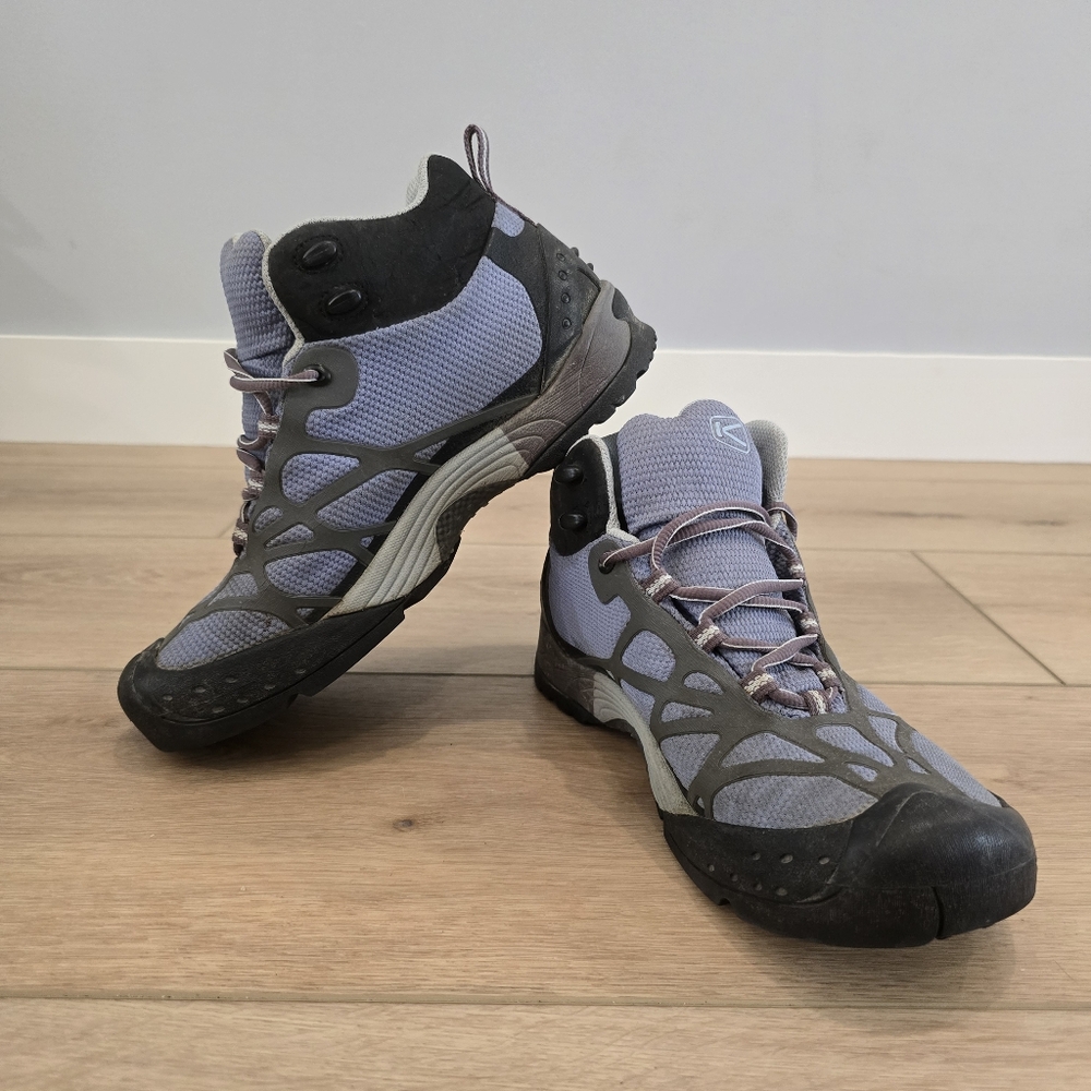 Keen Hiking Shoes Women's 10.5 Outdoors Walking Camping Backpacking